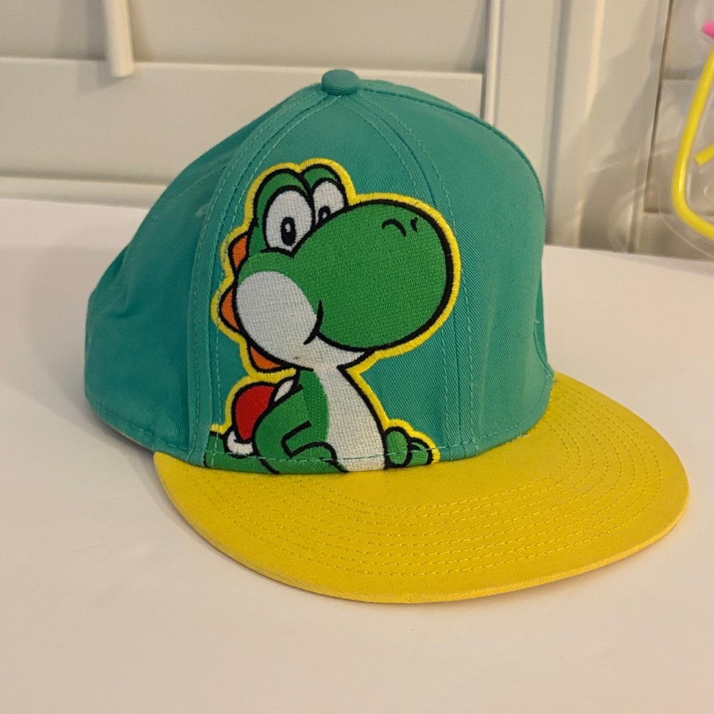 Nintendo Yoshi Flat Beim Green and Yellow Cap